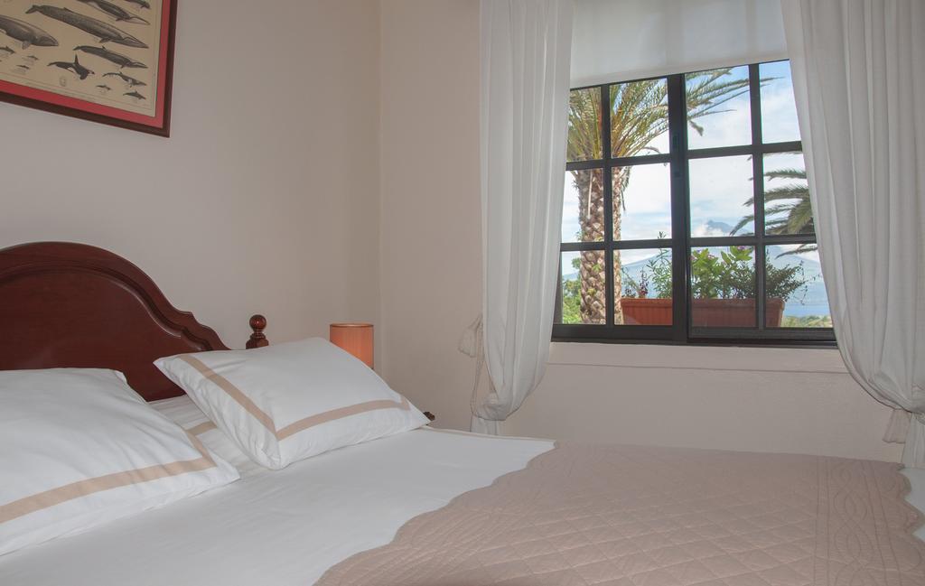Vila Belgica Bed & Breakfast Horta  Room photo